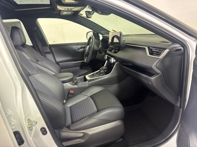 Used 2025 Toyota RAV4 XSE w/ Advanced Technology Package AWD/4WD image 4