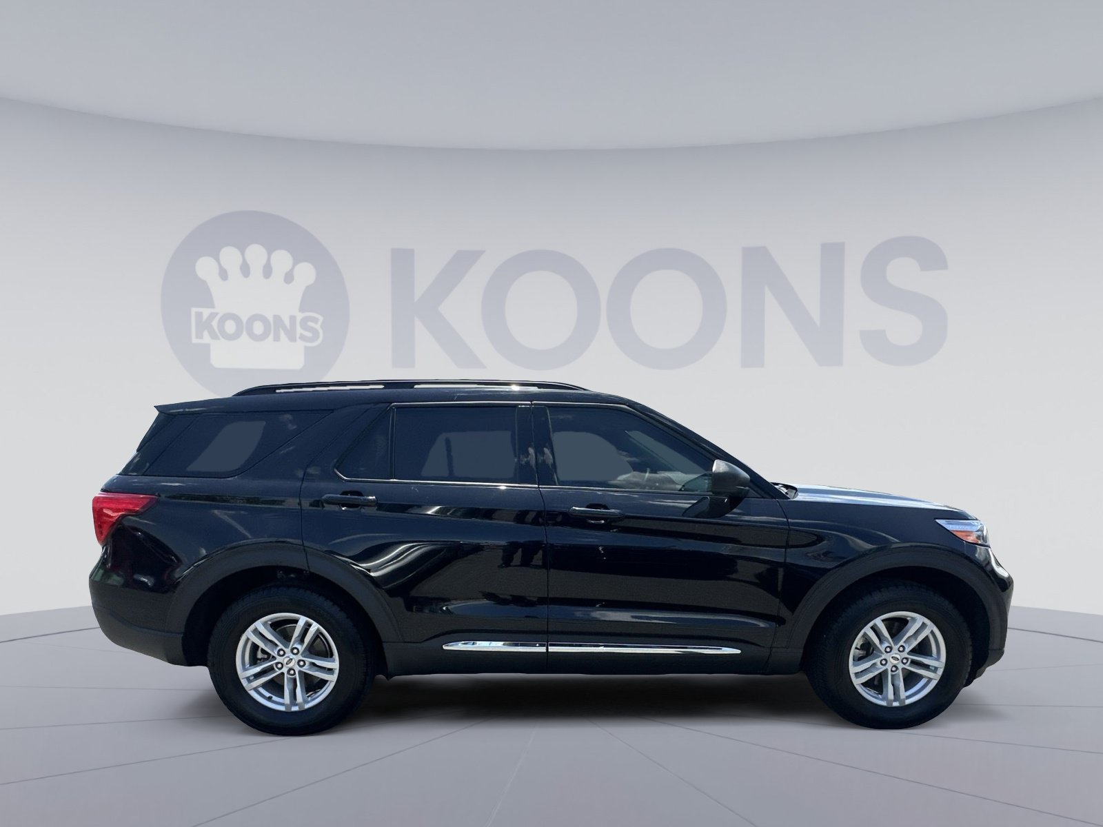 Certified 2022 Ford Explorer XLT w/ Equipment Group 202A AWD/4WD image 17