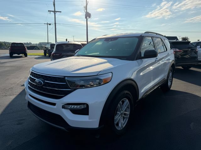Certified 2024 Ford Explorer XLT w/ Equipment Group 202A AWD/4WD image 3