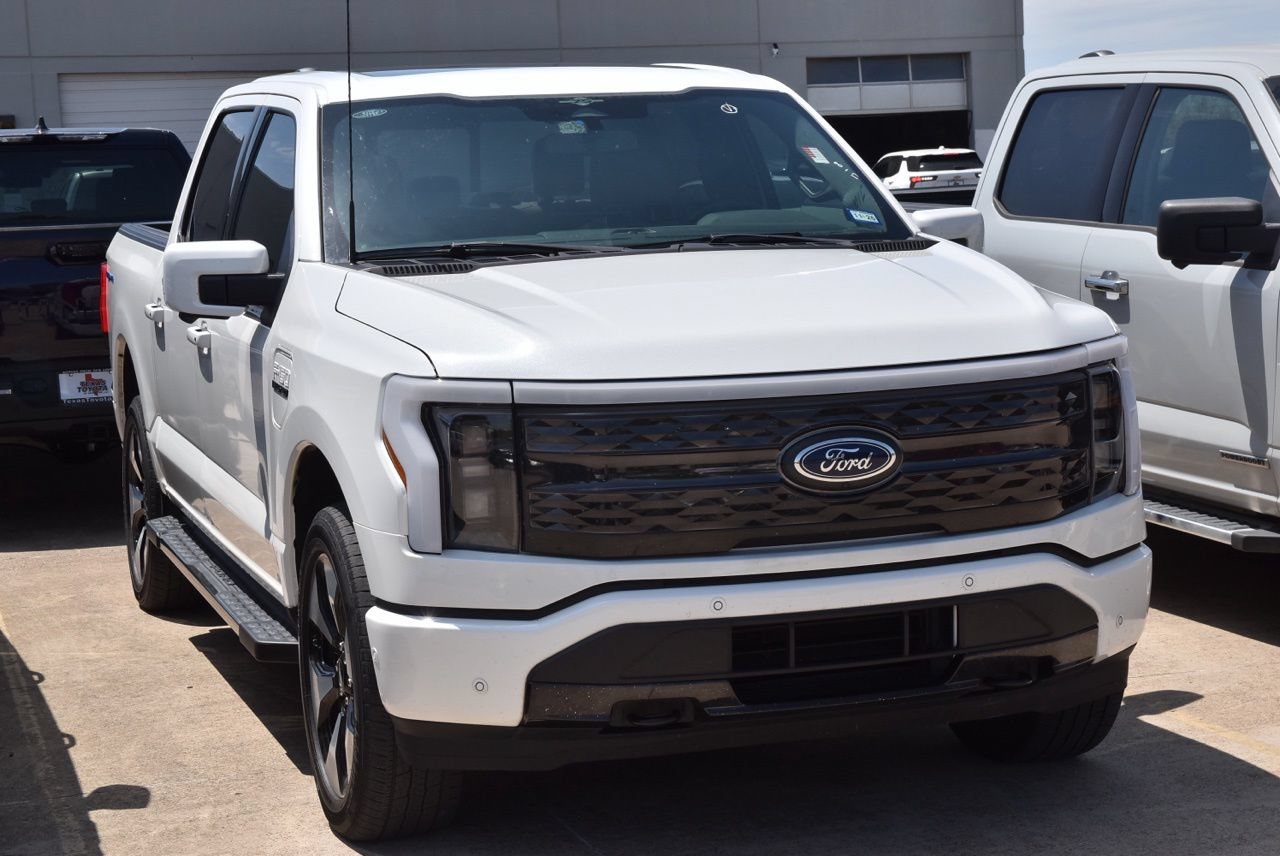 Certified 2023 Ford F150 Lightning Platinum AWD/4WD image 4