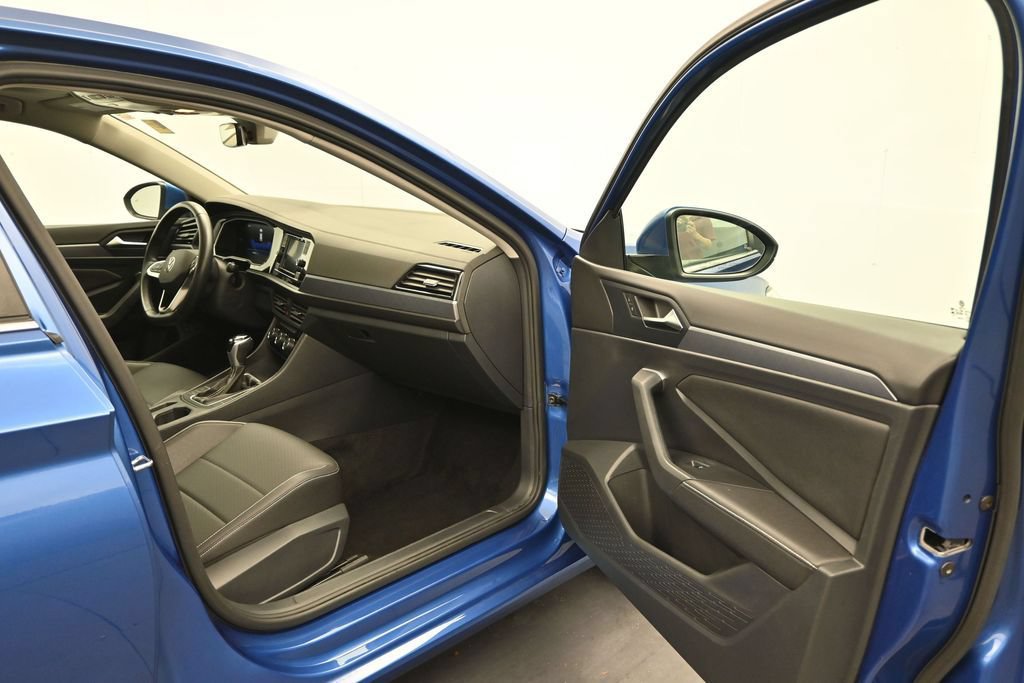 Used 2024 Volkswagen Jetta SE FWD image 17