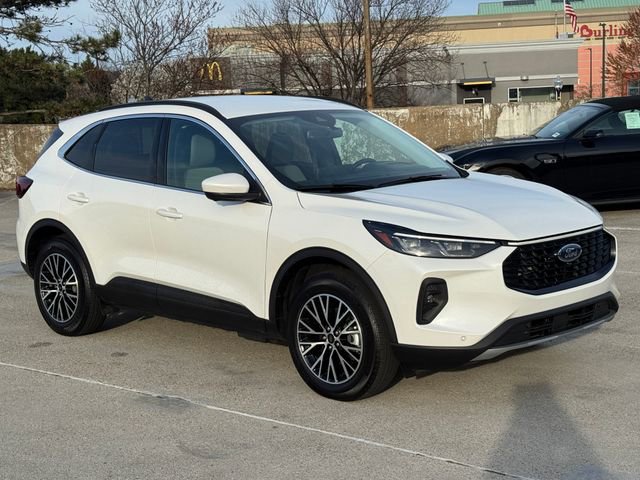 Certified 2025 Ford Escape SE w/ PHEV Premium Package image 8