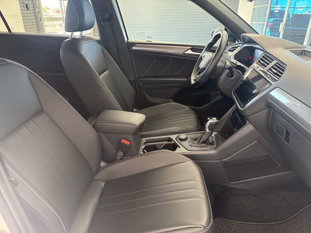 Used 2022 Volkswagen Tiguan SE R-Line AWD/4WD image 17