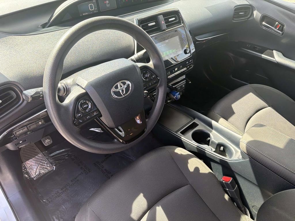 Used 2019 Toyota Prius L Eco w/ Carpet Mat Package FWD image 8