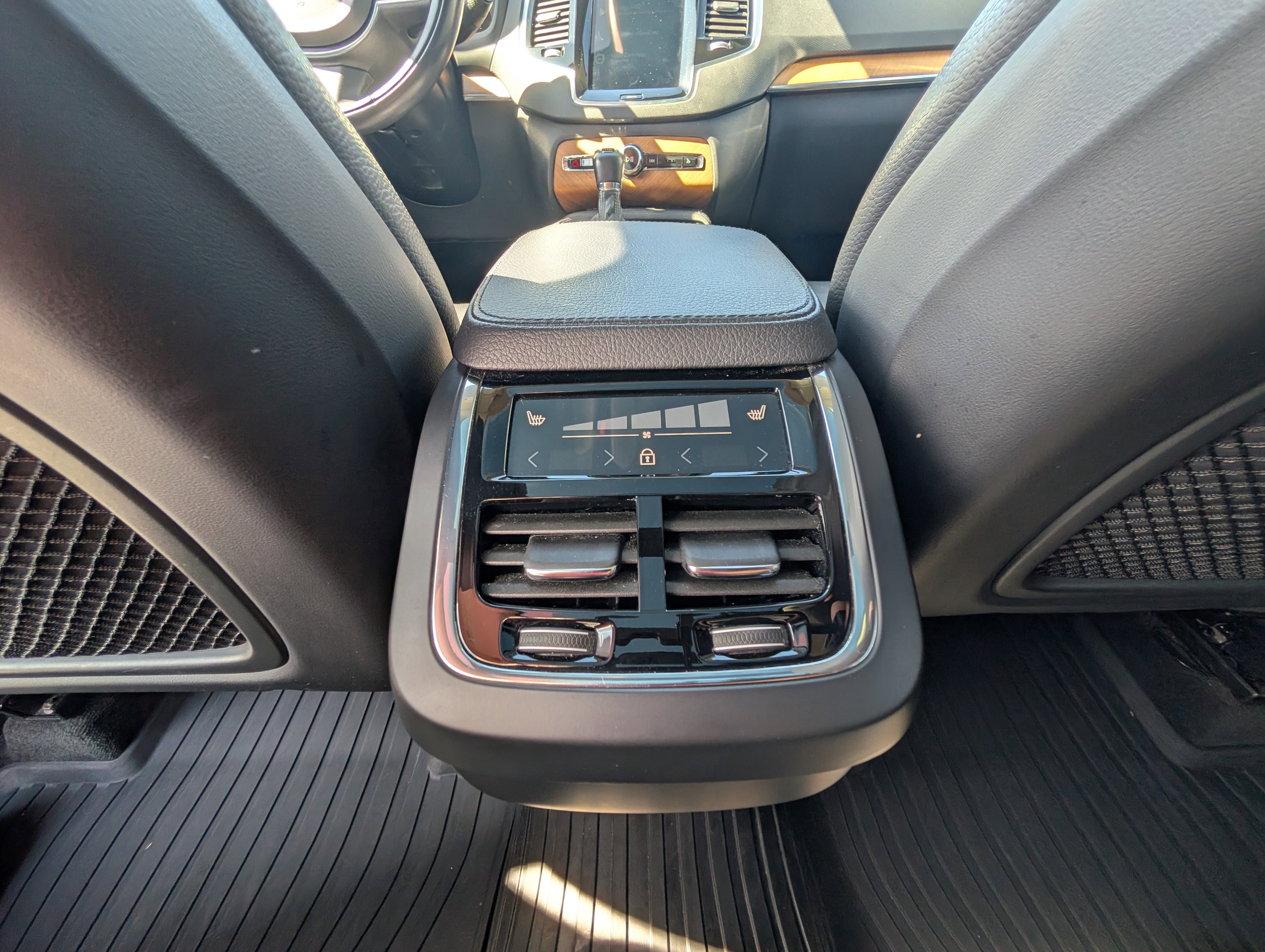 Used 2021 Volvo XC90 T6 Momentum w/ Advanced Package image 18