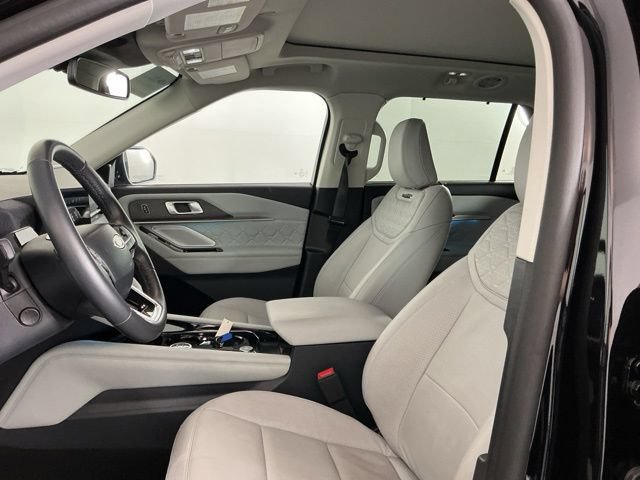 Certified 2025 Ford Explorer Platinum w/ Ultimate Package AWD/4WD image 16