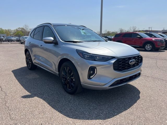 Certified 2023 Ford Escape ST-Line Elite w/ Premium Technology Package AWD/4WD image 3