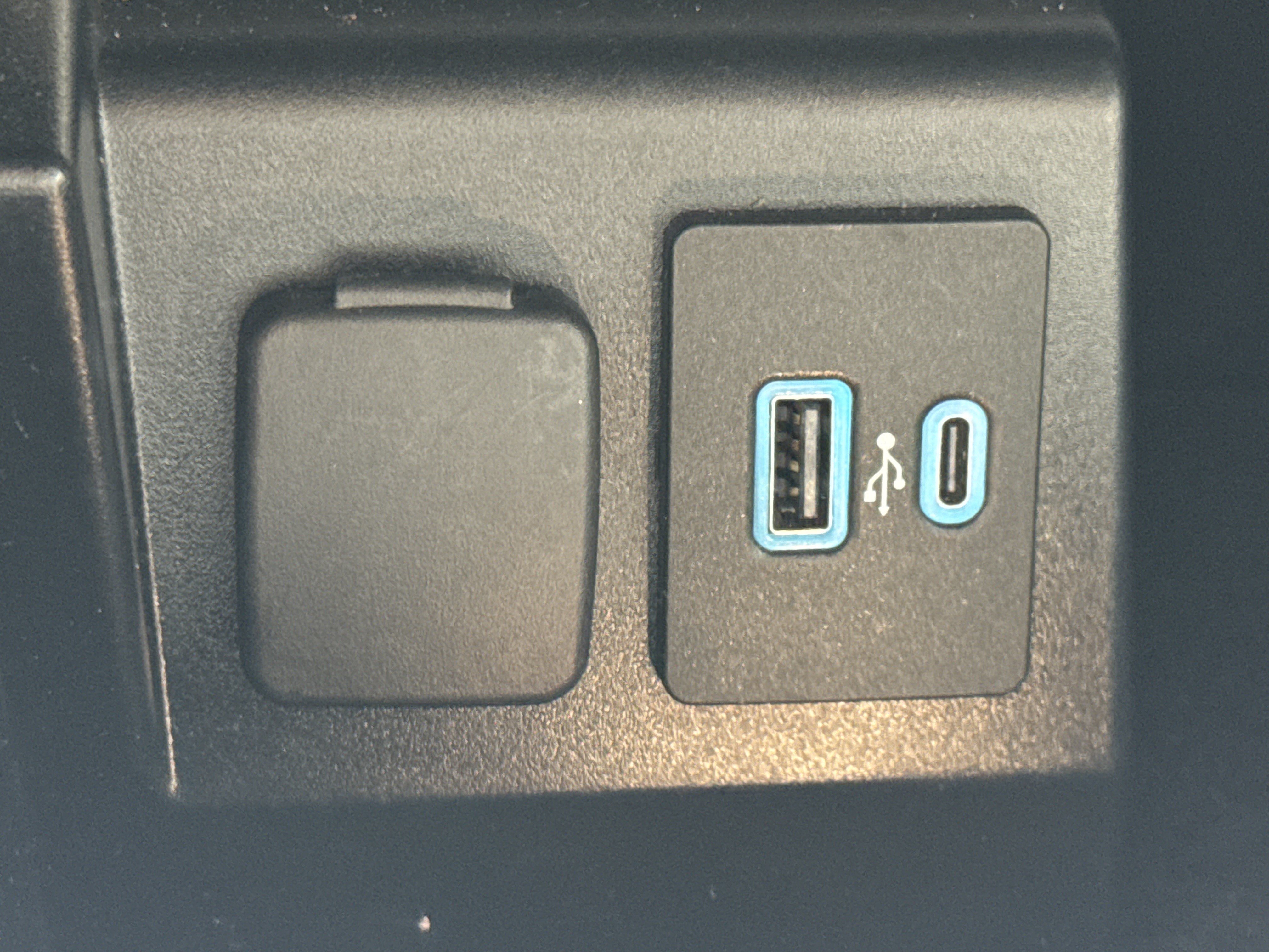 Certified 2022 Ford Explorer Platinum w/ Equipment Group 601A image 23