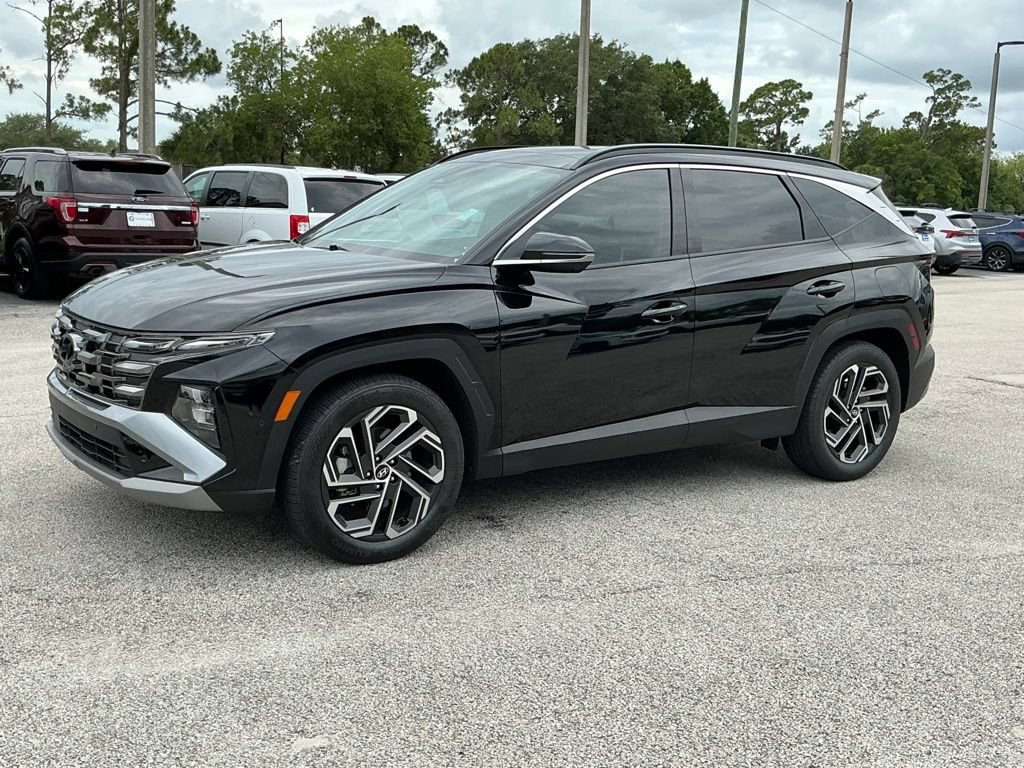 Used 2025 Hyundai Tucson Limited FWD image 2