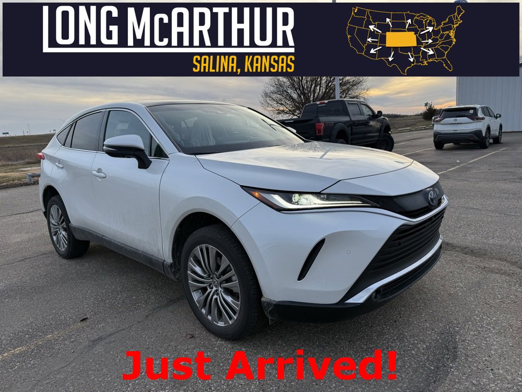 Used 2024 Toyota Venza LE image 1