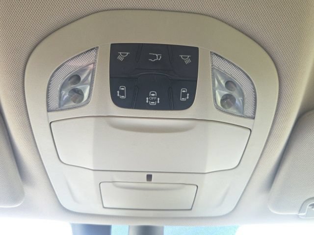 Used 2022 Chrysler Pacifica Touring-L FWD image 32