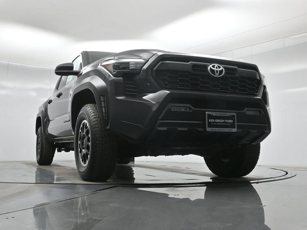 Used 2024 Toyota Tacoma TRD Off-Road image 5