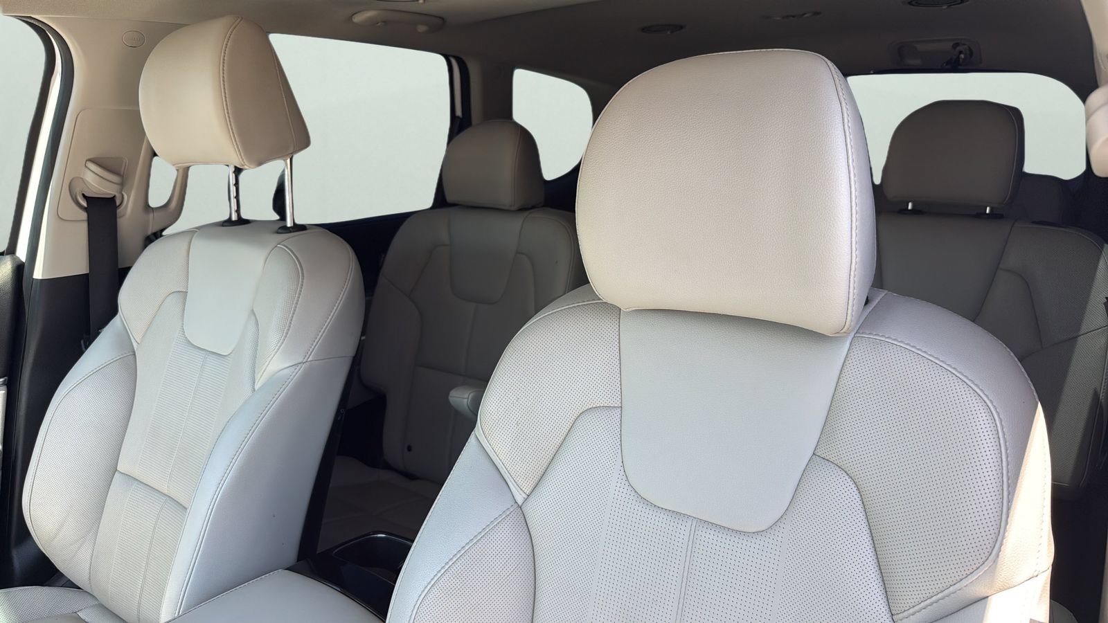 Used 2024 Kia Telluride EX w/ EX Captain's Chair Package FWD image 9