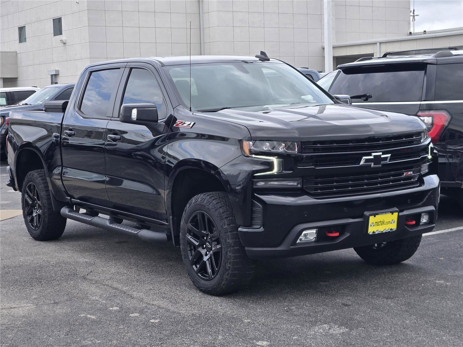 Used 2022 Chevrolet Silverado 1500 LT Trail Boss w/ Convenience Package II AWD/4WD image 3