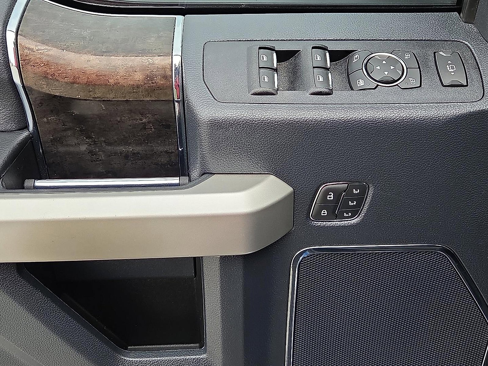 Certified 2022 Ford F350 Lariat w/ Lariat Ultimate Package image 13