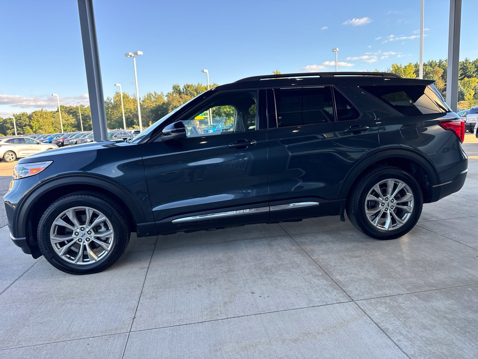 Certified 2024 Ford Explorer XLT w/ Equipment Group 202A AWD/4WD image 4