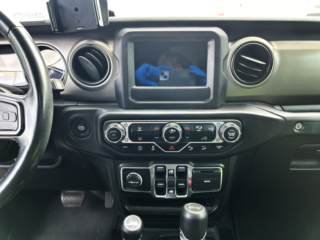 Used 2021 Jeep Wrangler Unlimited Sport AWD/4WD image 17
