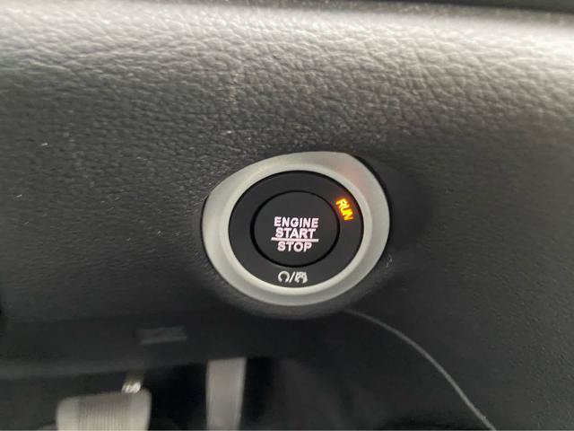 Used 2026 Chrysler Pacifica Limited FWD image 32