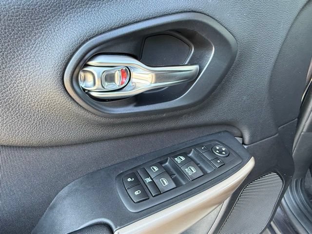 Used 2017 Jeep Cherokee Latitude w/ Safety/Convenience Group FWD image 14
