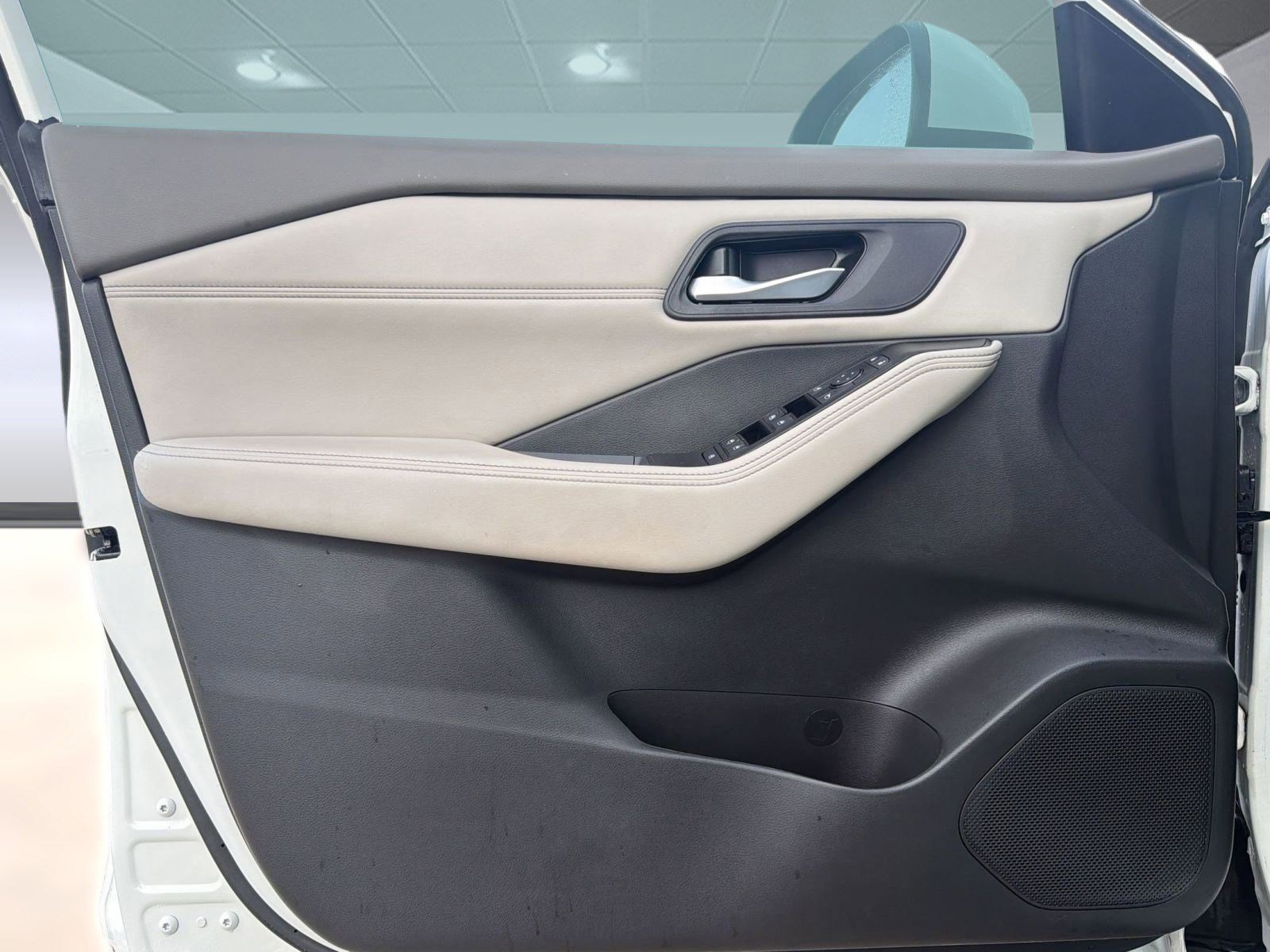 Used 2023 Nissan Rogue SV w/ SV Premium B Package FWD image 20