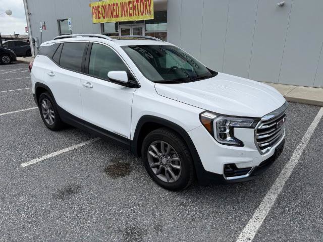 Used 2023 GMC Terrain SLT w/ Tech Package AWD/4WD image 2