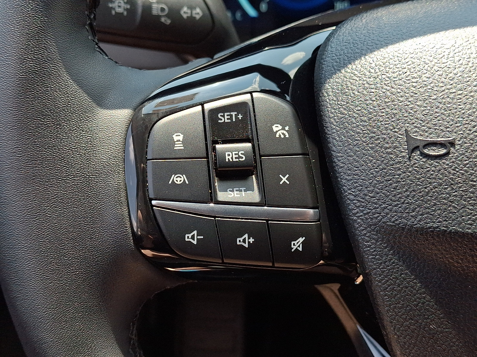 Certified 2022 Ford Escape Titanium AWD/4WD image 27