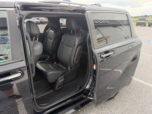 Used 2022 Toyota Sienna XLE Woodland Edition AWD/4WD image 12