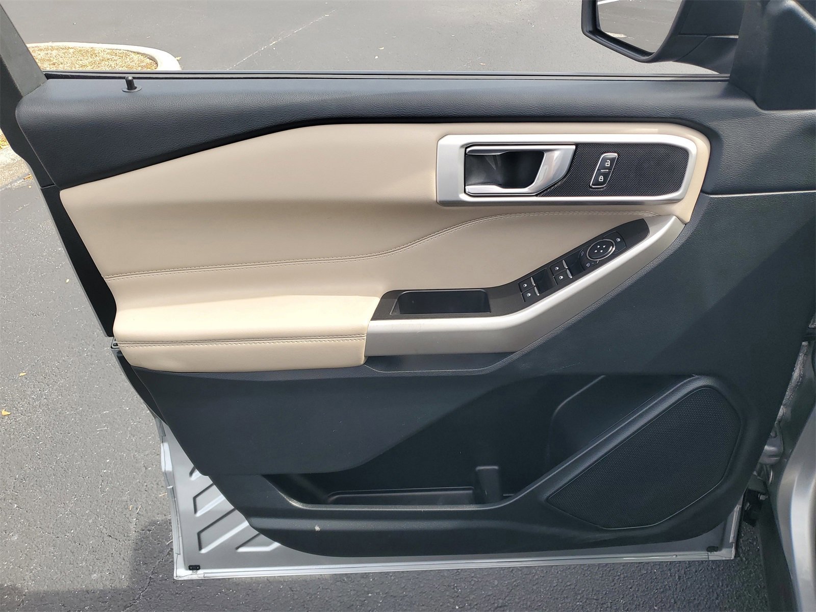 Certified 2023 Ford Explorer XLT image 16