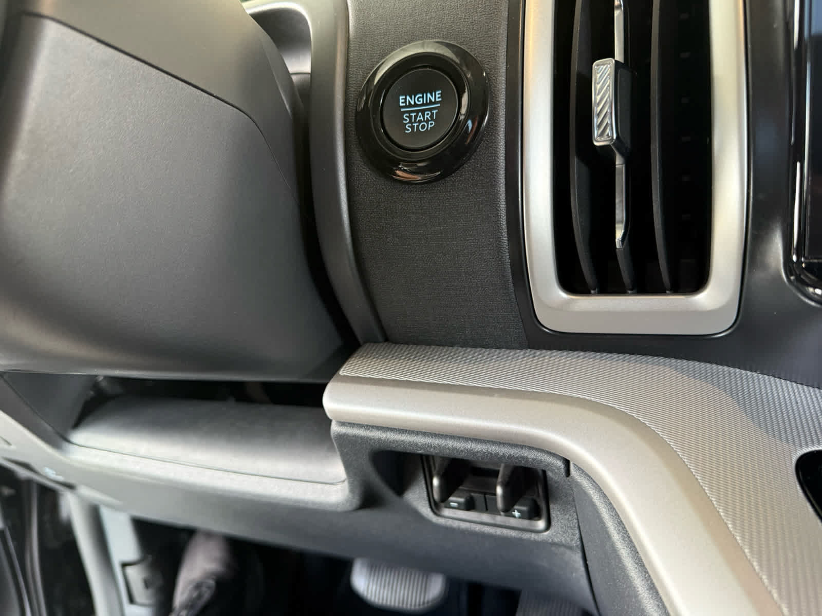 Certified 2025 Ford Expedition Active AWD/4WD image 16