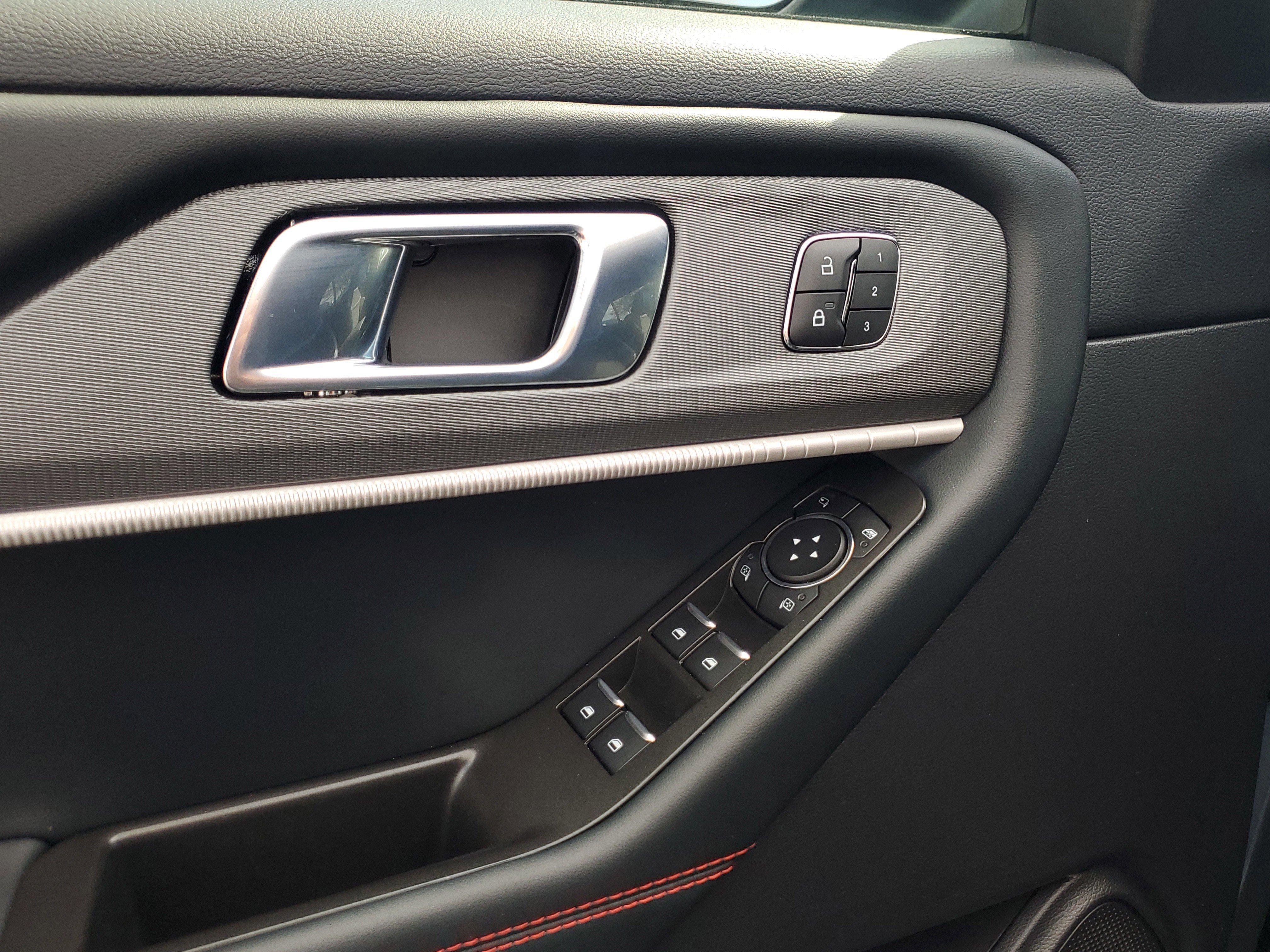 Certified 2025 Ford Explorer ST image 20