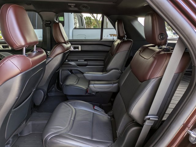 Certified 2020 Ford Explorer Platinum w/ Premium Technology Package image 19