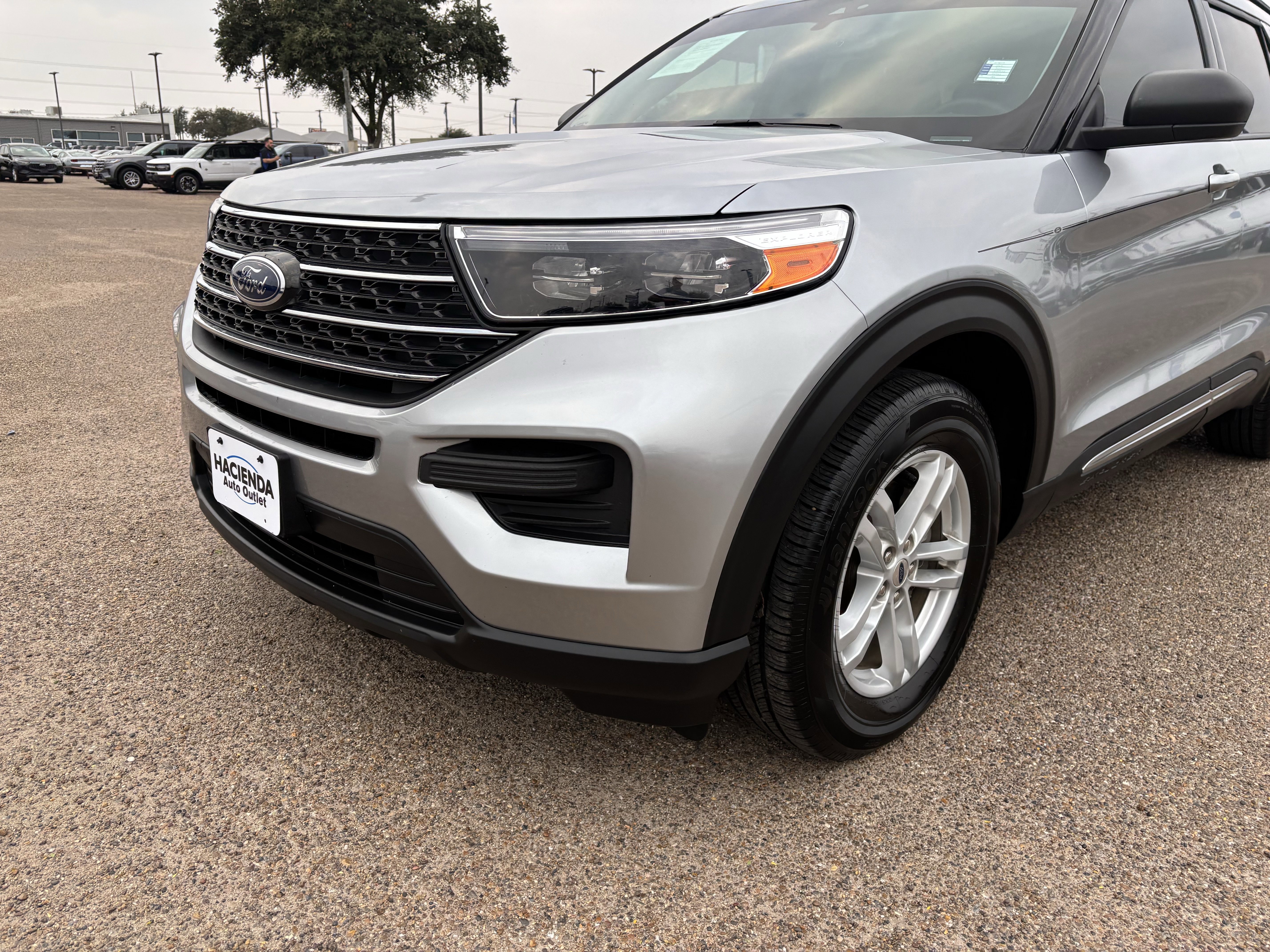 Certified 2023 Ford Explorer XLT image 2