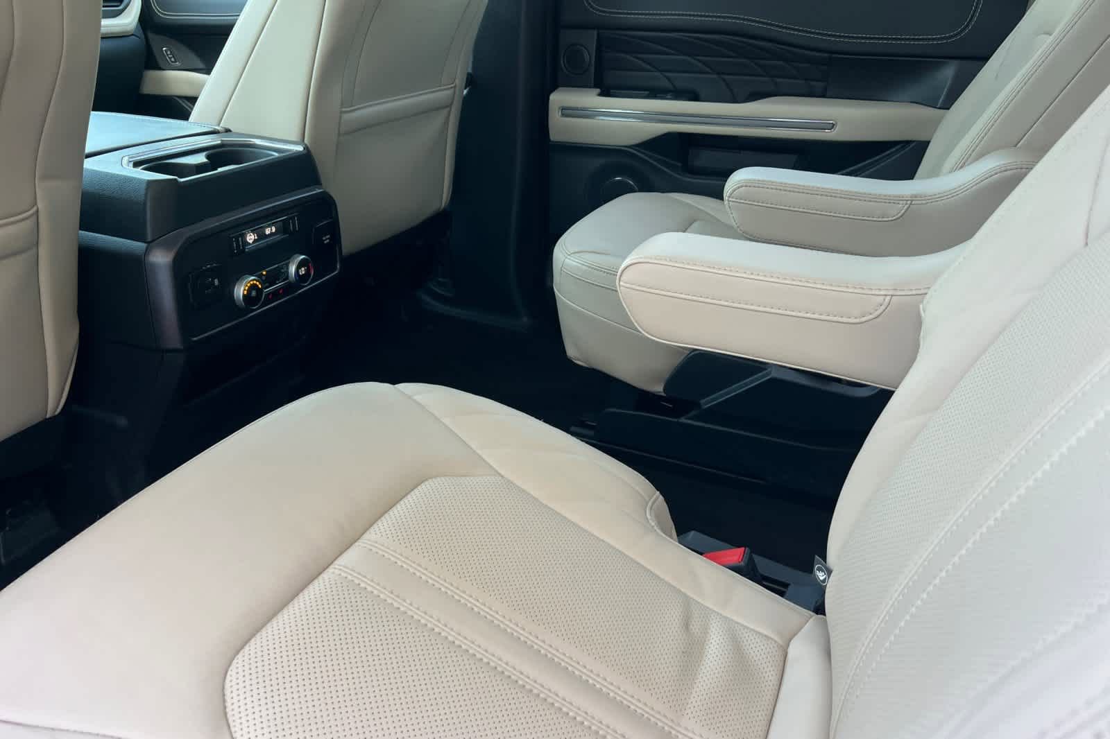 Certified 2023 Ford Expedition Max Platinum AWD/4WD image 4