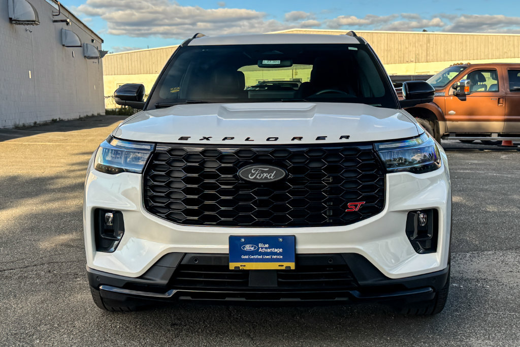 Certified 2025 Ford Explorer ST AWD/4WD image 8