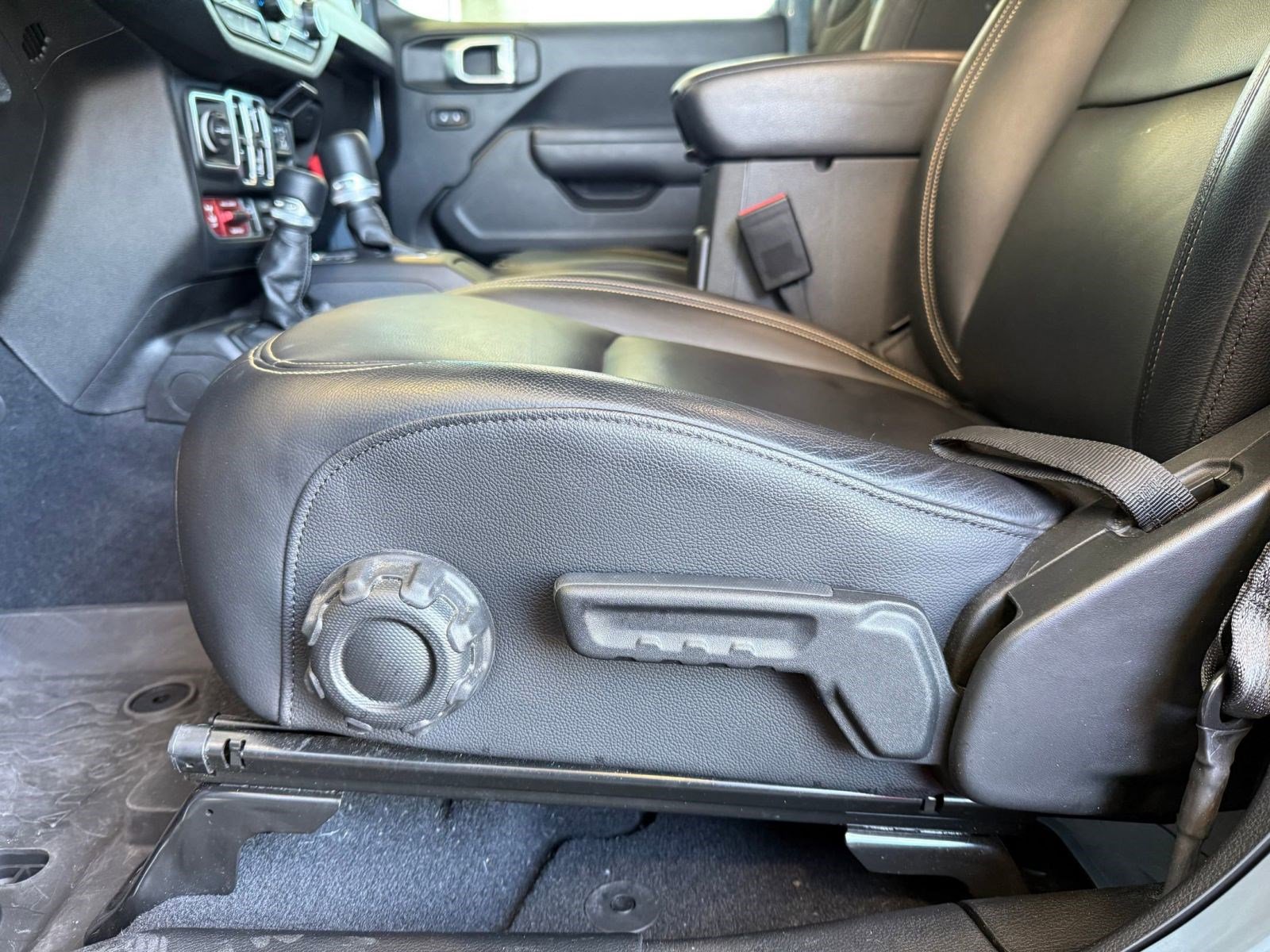 Used 2024 Jeep Wrangler Unlimited Sport AWD/4WD image 14