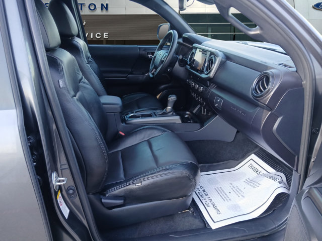 Used 2019 Toyota Tacoma TRD Off-Road w/ Technology Package AWD/4WD image 14