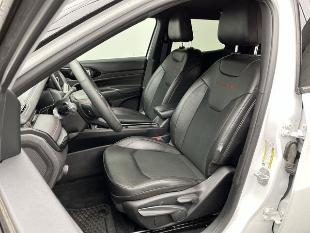 Used 2025 Jeep Compass Trailhawk AWD/4WD image 8