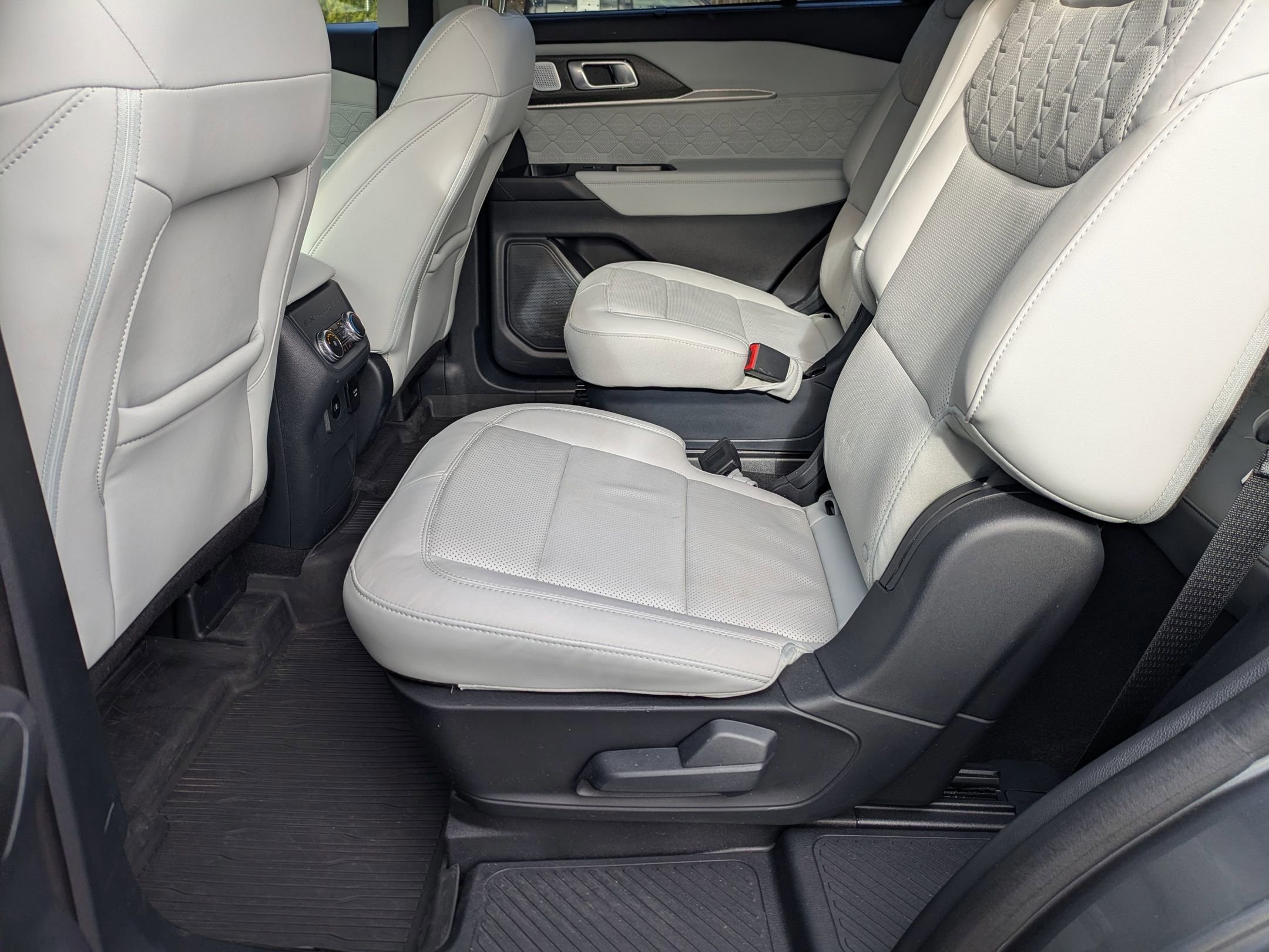 Certified 2025 Ford Explorer Platinum w/ Ultimate Package image 30