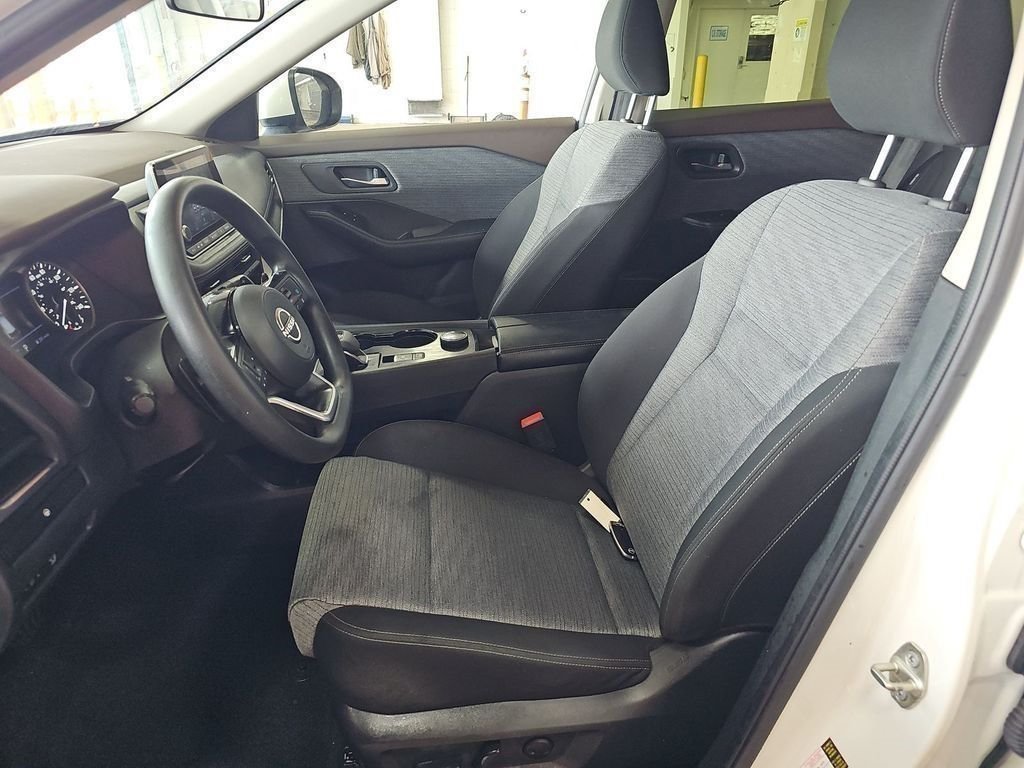 Used 2023 Nissan Rogue SV AWD/4WD image 4