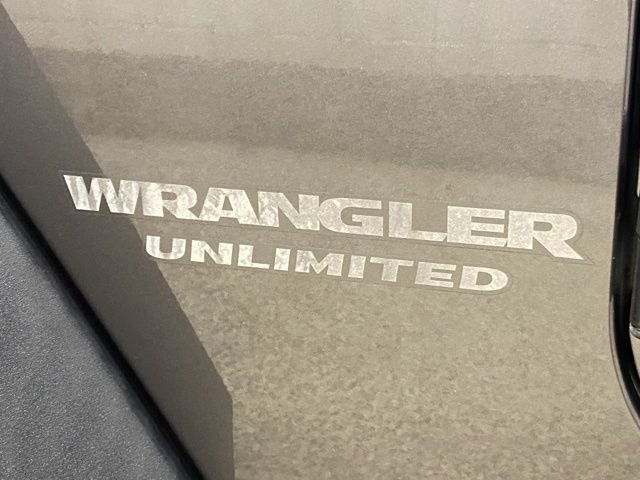 Used 2017 Jeep Wrangler Unlimited Rubicon w/ Connectivity Group AWD/4WD image 32