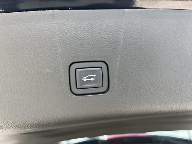 Used 2023 Chevrolet Traverse RS w/ LPO, Floor Liner Package FWD image 16