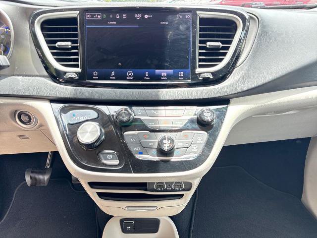 Used 2024 Chrysler Pacifica Touring-L FWD image 23