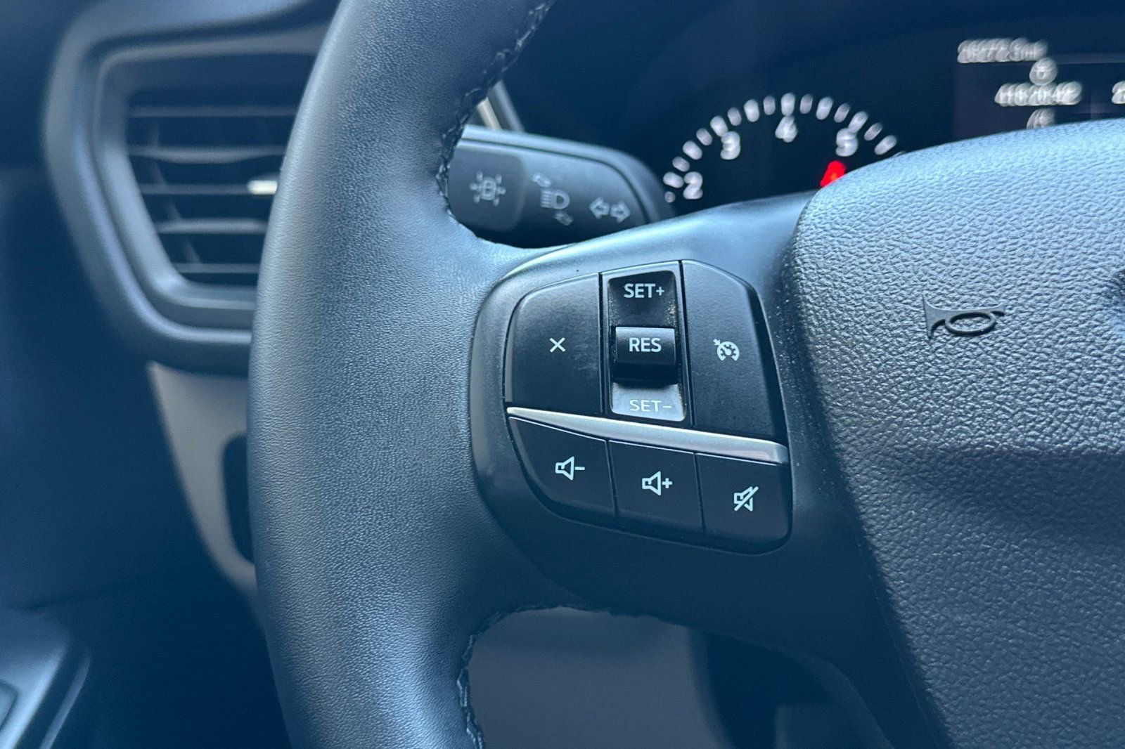 Certified 2022 Ford Escape SE w/ SE Sport Appearance Package FWD image 36