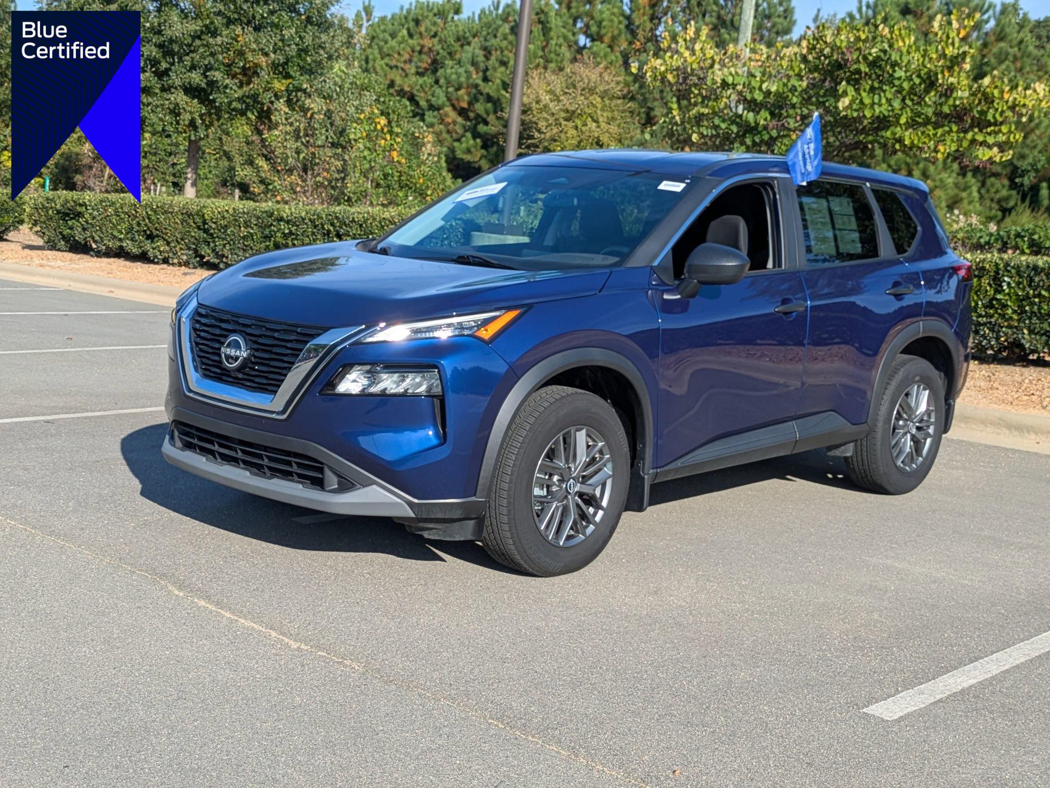 Used 2023 Nissan Rogue S image 1