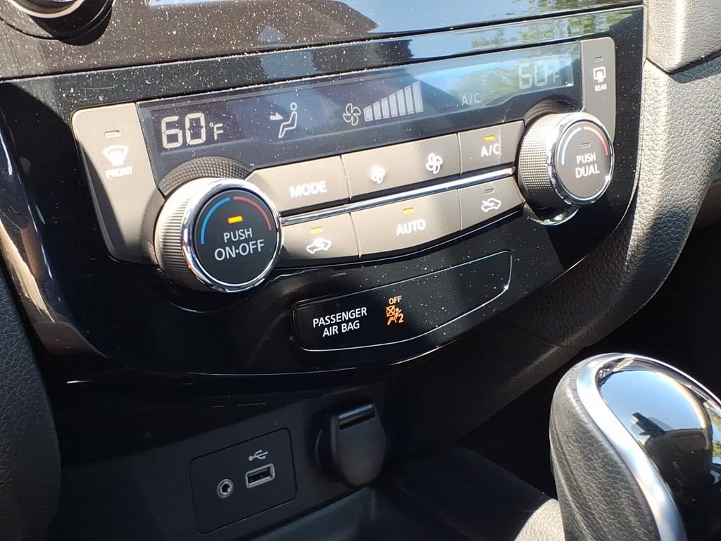 Used 2019 Nissan Rogue SV w/ Premium Package AWD/4WD image 21