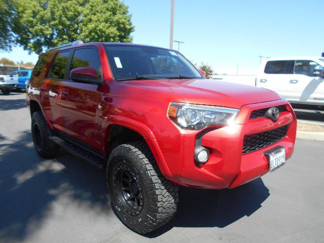 Used 2018 Toyota 4Runner SR5 AWD/4WD image 4