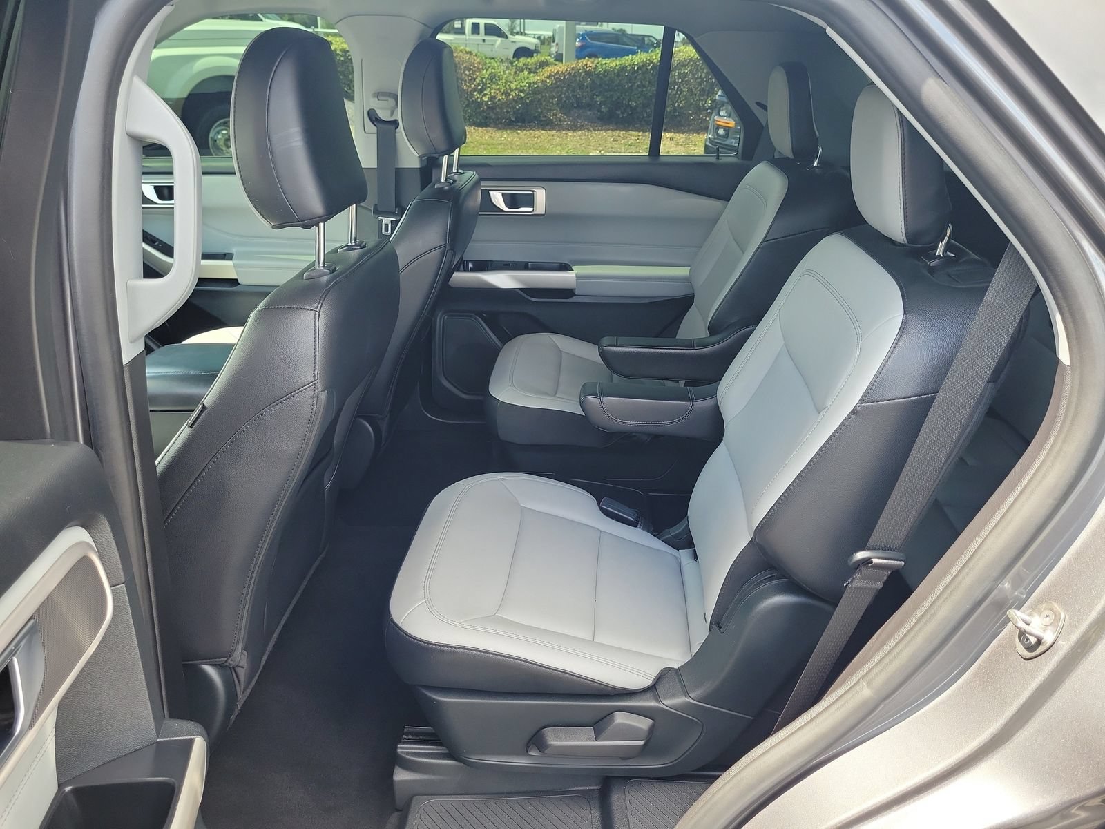 Certified 2021 Ford Explorer XLT w/ Equipment Group 202A RWD image 11