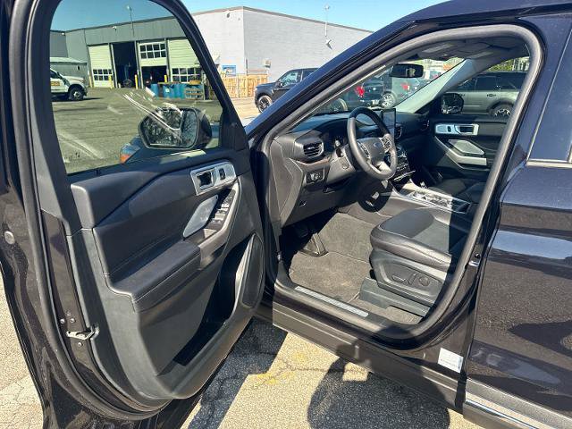 Certified 2024 Ford Explorer Limited w/ Limited Technology Package AWD/4WD image 6