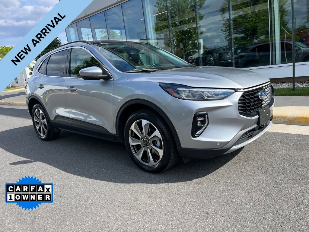 Certified 2023 Ford Escape Platinum w/ Premium Technology Package AWD/4WD image 1