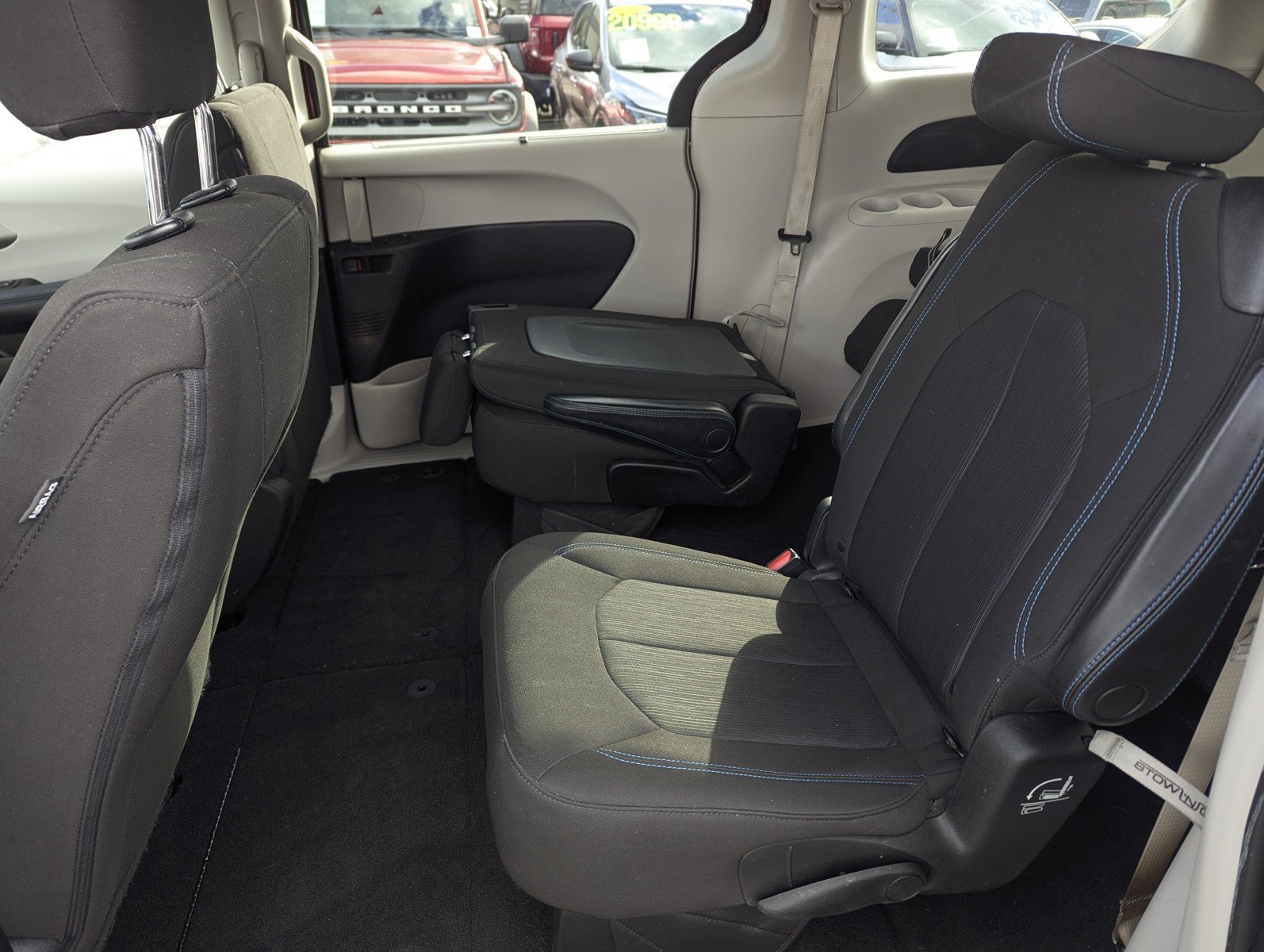 Used 2021 Chrysler Pacifica Touring FWD image 8